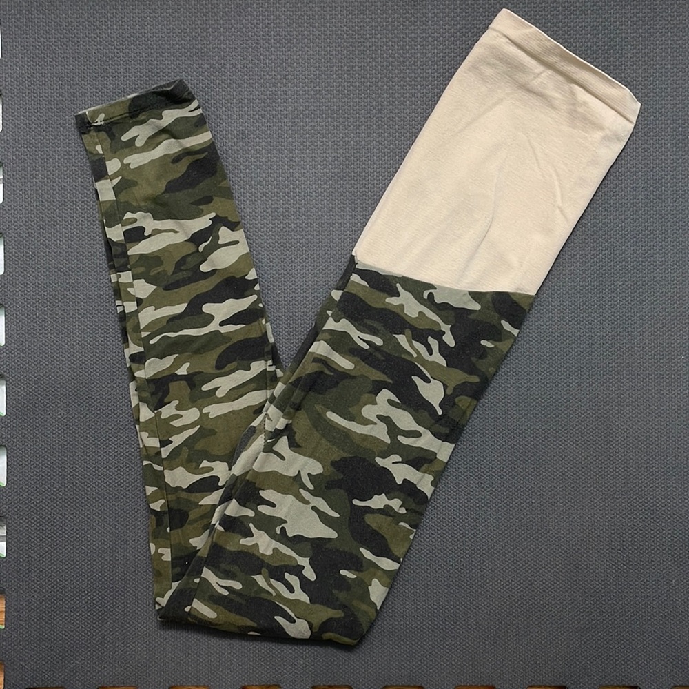 EUC Motherhood Maternity Camo Leggings
